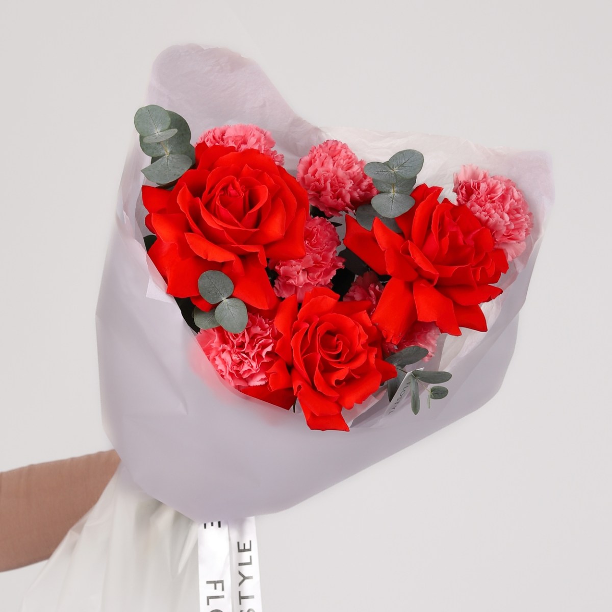 krasnyj francuzskie rozy i diantusy 6